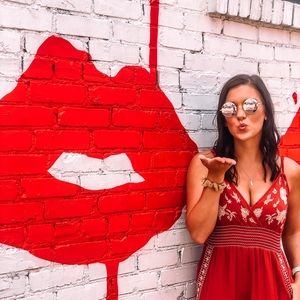 Meet your Posher, Jenna!✨🛍